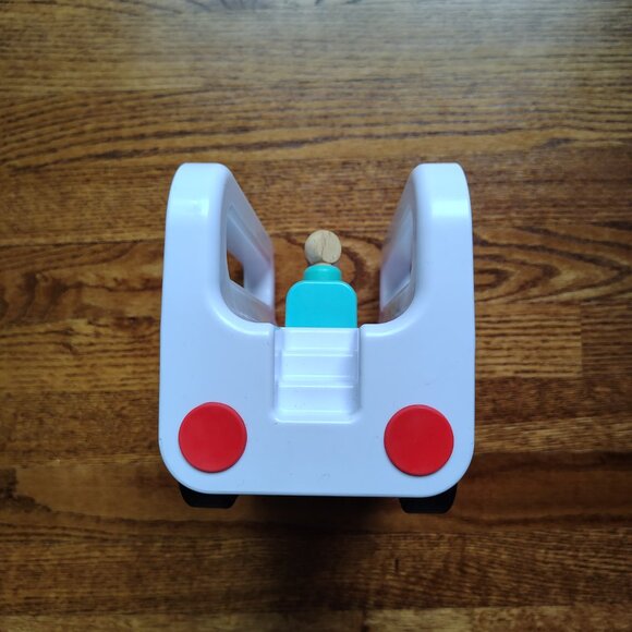 Lovevery bus and lockbox from the Realist playkit (19-21m) - Picture 13 of 16